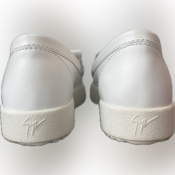 Giuseppe Zanotti leather slip on w/ curb chain & fringe. Women US 8 EUR 39 - Picture 5 of 10